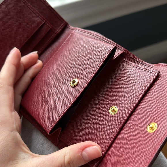 PRADA: Red Wallet Two Tone - Picture 7 of 9